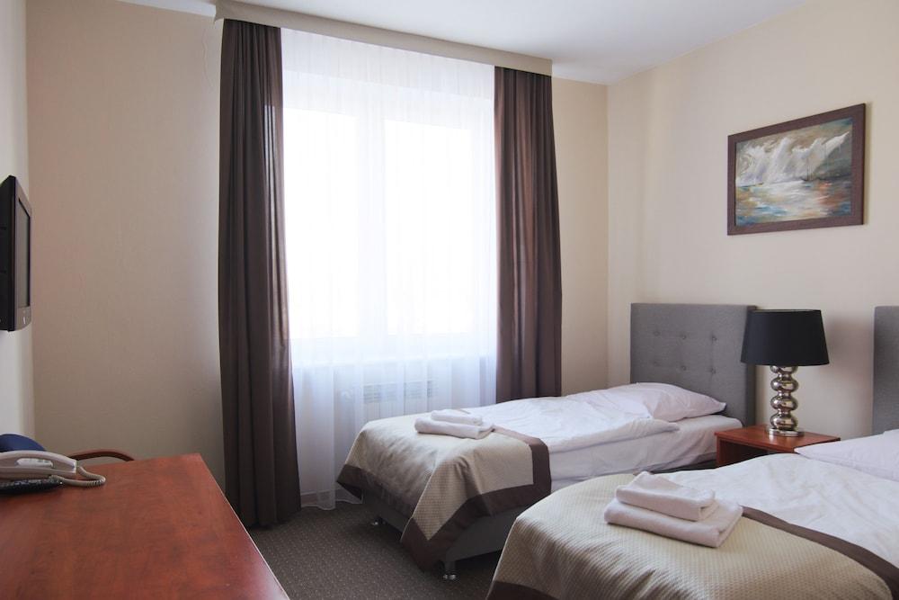 Centrum Konferencyjno-Apartamentowe Mrowka Warschau Buitenkant foto
